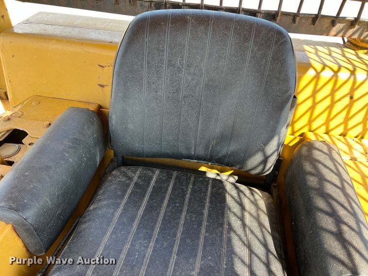 image for item DK7806 1982 Caterpillar D6D  dozer