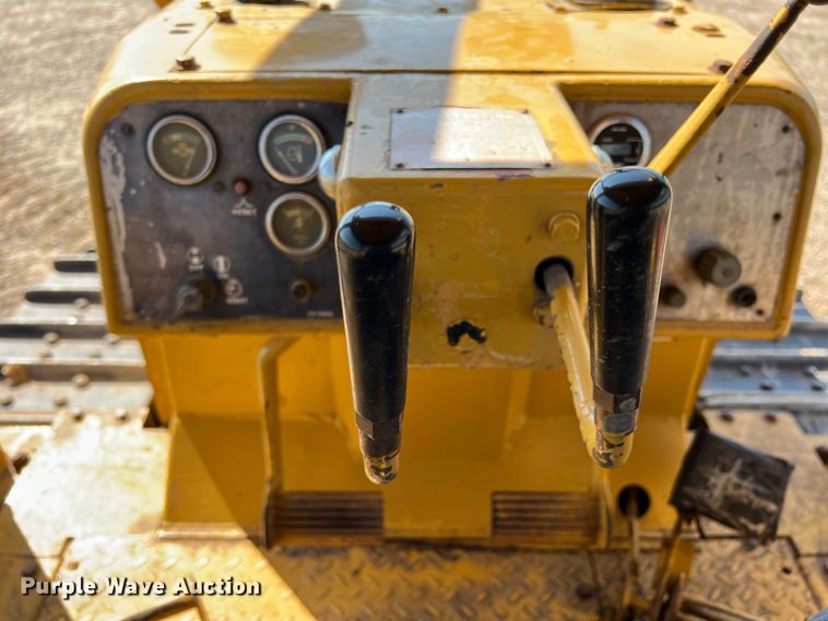 image for item DK7806 1982 Caterpillar D6D  dozer