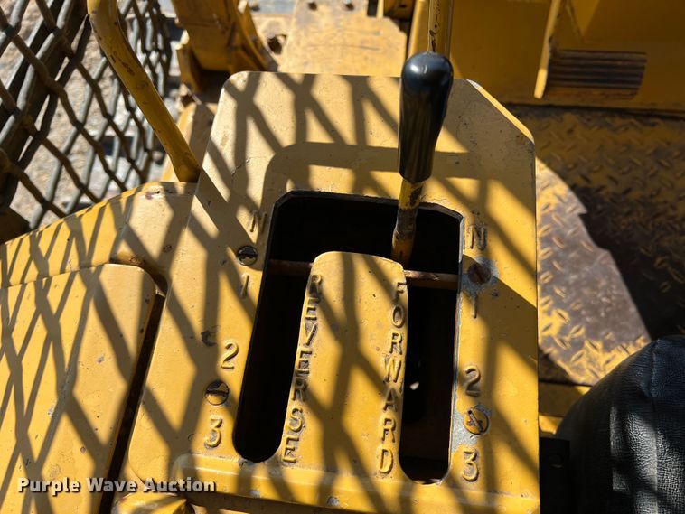 image for item DK7806 1982 Caterpillar D6D  dozer