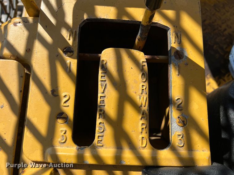 image for item DK7806 1982 Caterpillar D6D  dozer