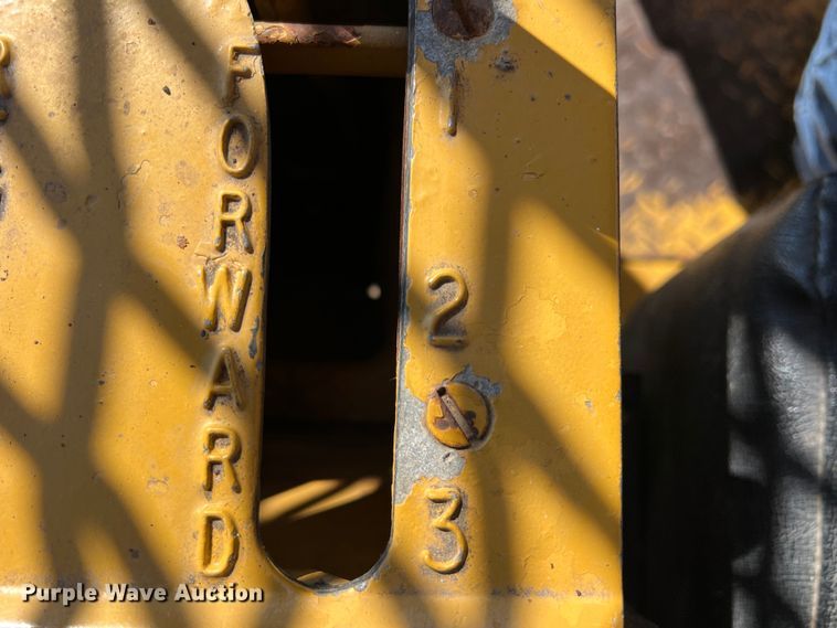 image for item DK7806 1982 Caterpillar D6D  dozer