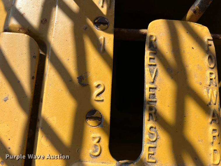 image for item DK7806 1982 Caterpillar D6D  dozer