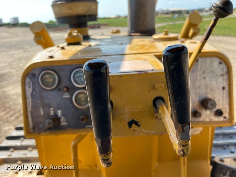 image for item DK7806 1982 Caterpillar D6D  dozer