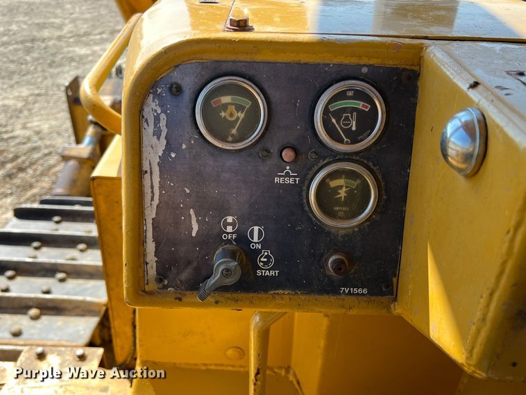 image for item DK7806 1982 Caterpillar D6D  dozer
