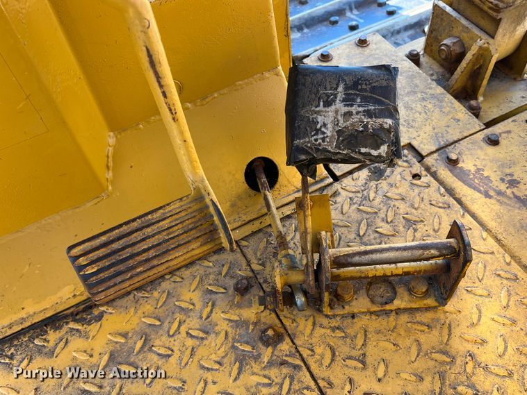 image for item DK7806 1982 Caterpillar D6D  dozer