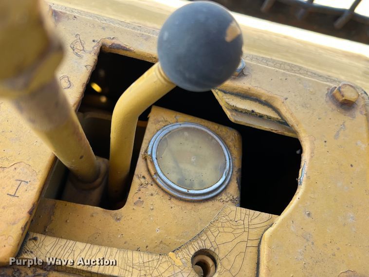 image for item DK7806 1982 Caterpillar D6D  dozer