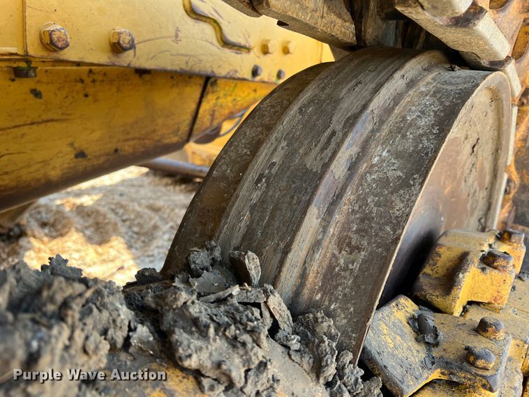 image for item DK7806 1982 Caterpillar D6D  dozer