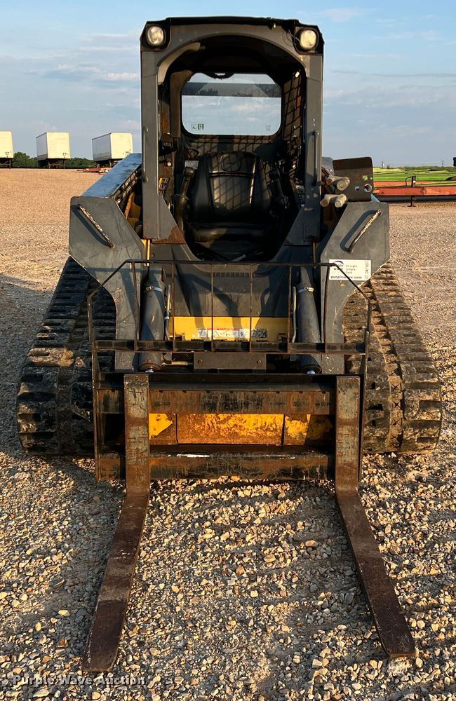 image for item DK7807 2011 John Deere 333D  tracked skid steer loader