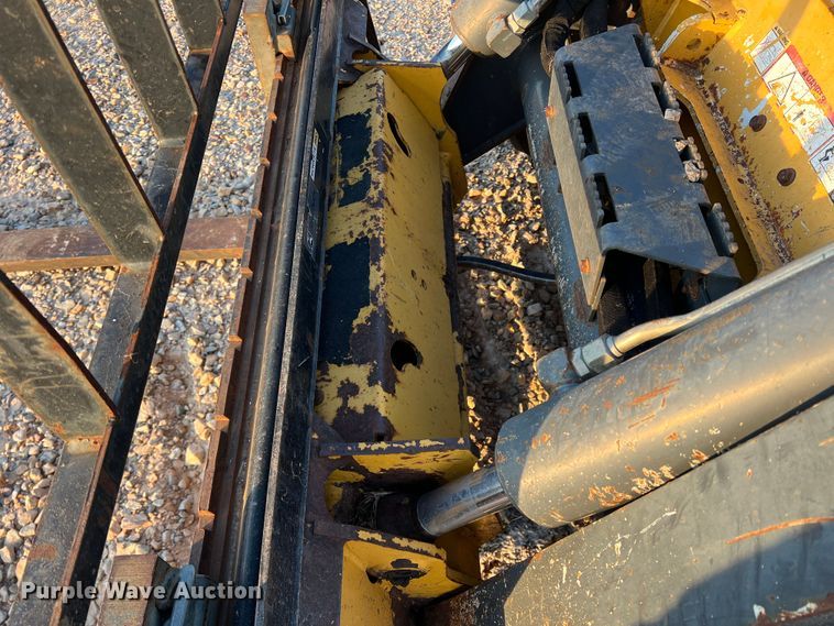 image for item DK7807 2011 John Deere 333D  tracked skid steer loader