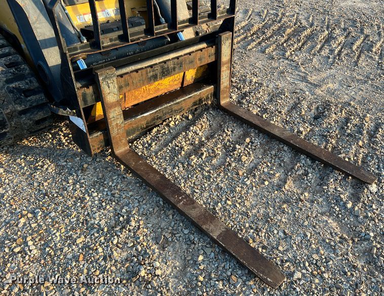 image for item DK7807 2011 John Deere 333D  tracked skid steer loader