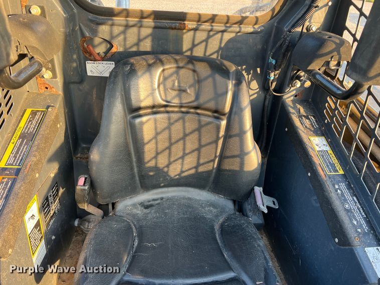 image for item DK7807 2011 John Deere 333D  tracked skid steer loader