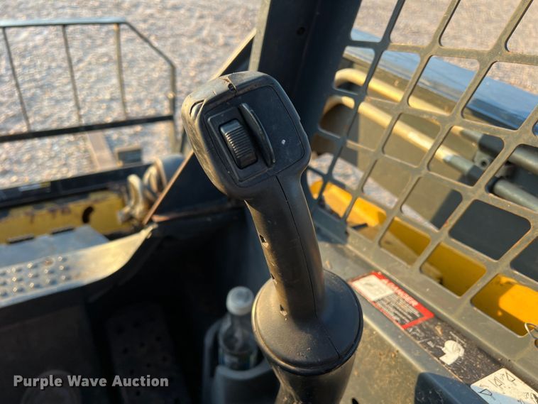 image for item DK7807 2011 John Deere 333D  tracked skid steer loader