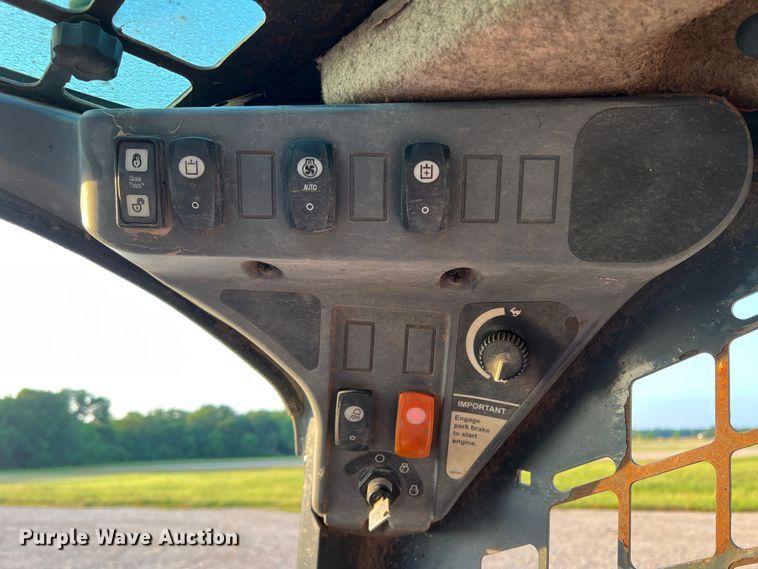 image for item DK7807 2011 John Deere 333D  tracked skid steer loader