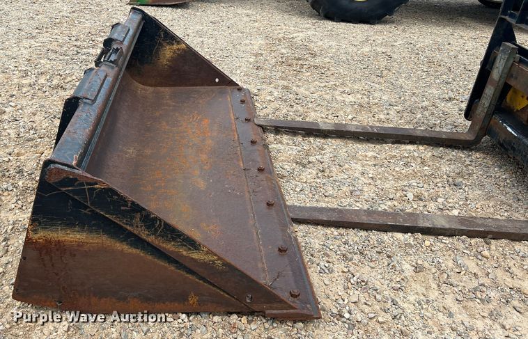 image for item DK7807 2011 John Deere 333D  tracked skid steer loader