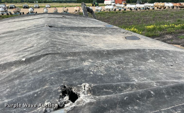 image for item DK7808 Unverferth 335  gravity wagon