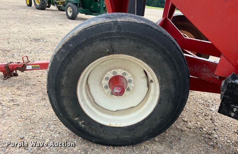 image for item DK7808 Unverferth 335  gravity wagon