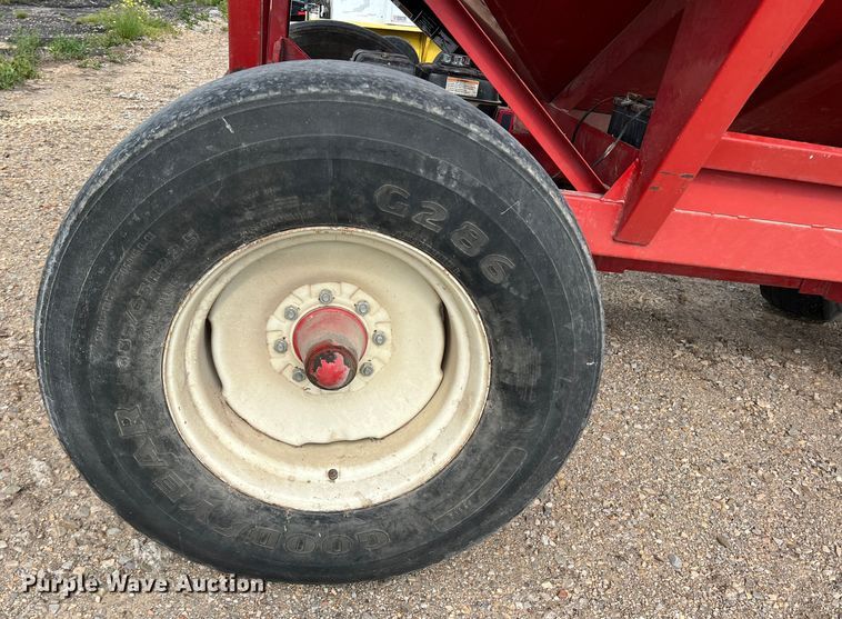 image for item DK7808 Unverferth 335  gravity wagon