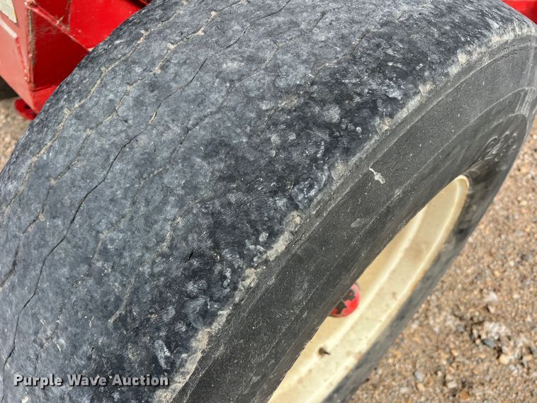 image for item DK7808 Unverferth 335  gravity wagon