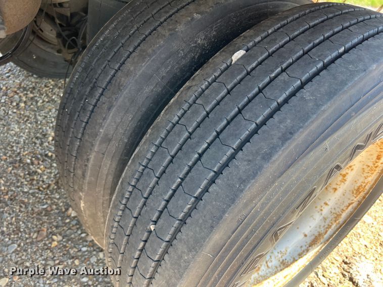 image for item DK7822 2007 Hyundai  dry van trailer