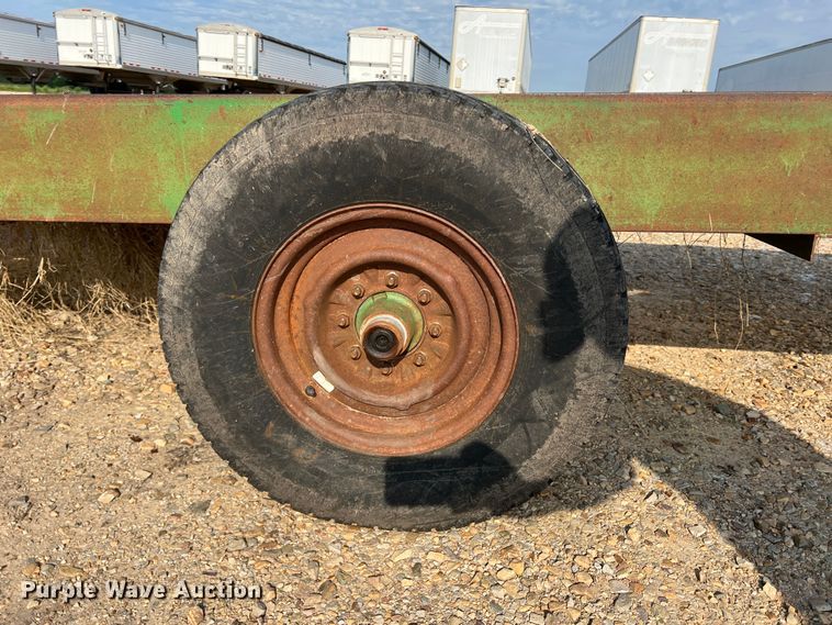 image for item DK7823 Feed trough trailer