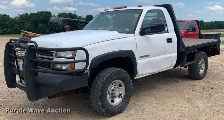 image for item DK7875 2005 Chevrolet Silverado 2500HD  flatbed pickup truck