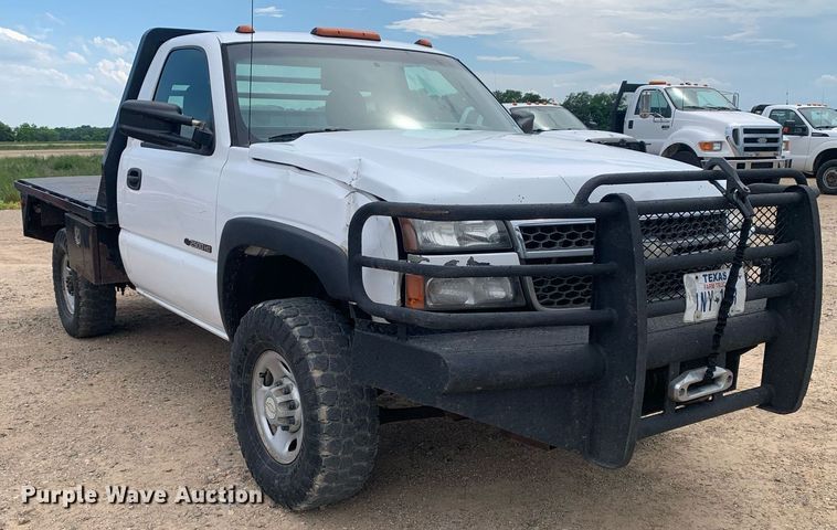 image for item DK7875 2005 Chevrolet Silverado 2500HD  flatbed pickup truck