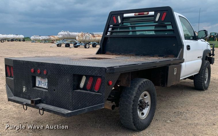 image for item DK7875 2005 Chevrolet Silverado 2500HD  flatbed pickup truck