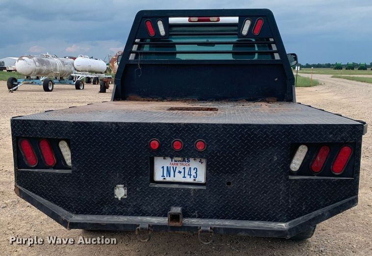 image for item DK7875 2005 Chevrolet Silverado 2500HD  flatbed pickup truck