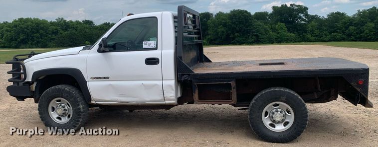 image for item DK7875 2005 Chevrolet Silverado 2500HD  flatbed pickup truck