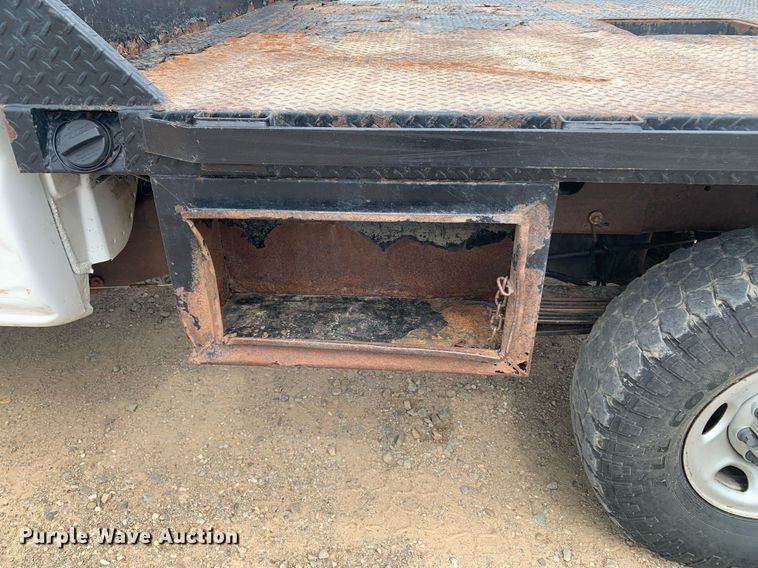 image for item DK7875 2005 Chevrolet Silverado 2500HD  flatbed pickup truck