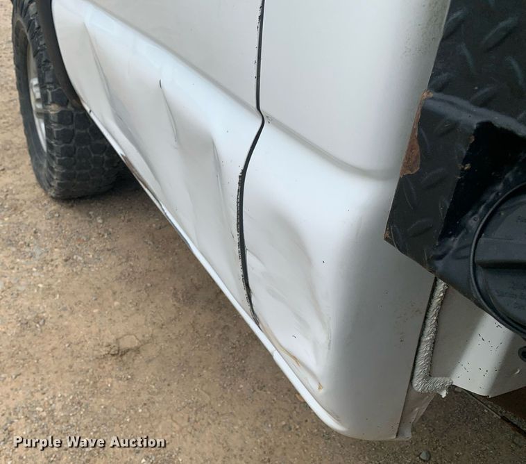 image for item DK7875 2005 Chevrolet Silverado 2500HD  flatbed pickup truck