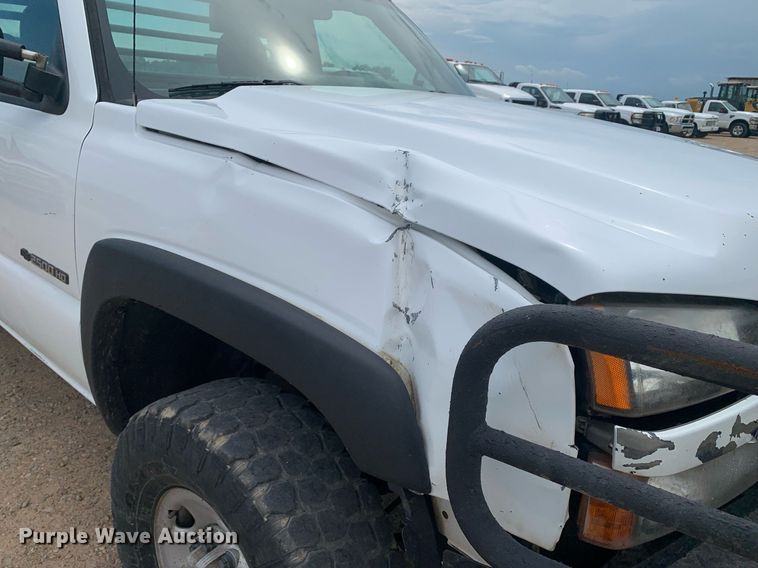 image for item DK7875 2005 Chevrolet Silverado 2500HD  flatbed pickup truck