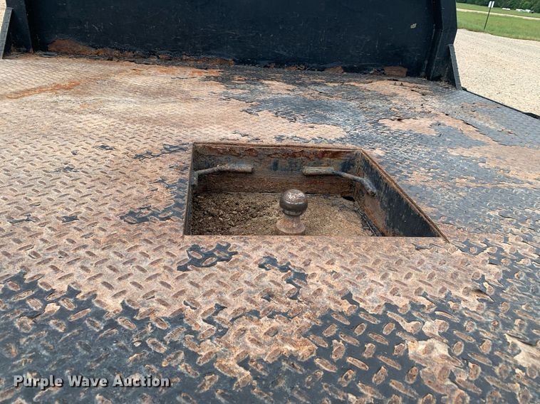 image for item DK7875 2005 Chevrolet Silverado 2500HD  flatbed pickup truck