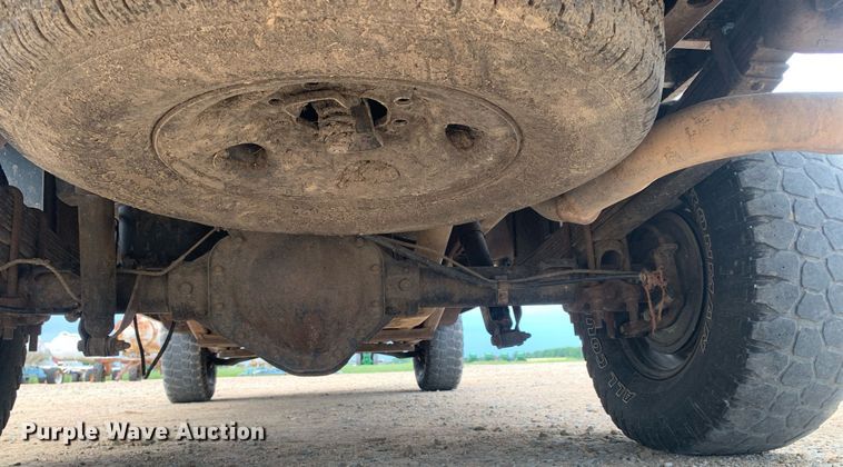 image for item DK7875 2005 Chevrolet Silverado 2500HD  flatbed pickup truck