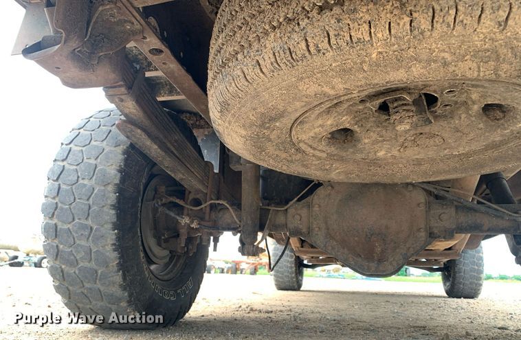 image for item DK7875 2005 Chevrolet Silverado 2500HD  flatbed pickup truck