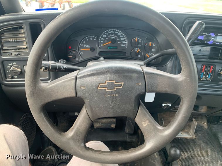 image for item DK7875 2005 Chevrolet Silverado 2500HD  flatbed pickup truck