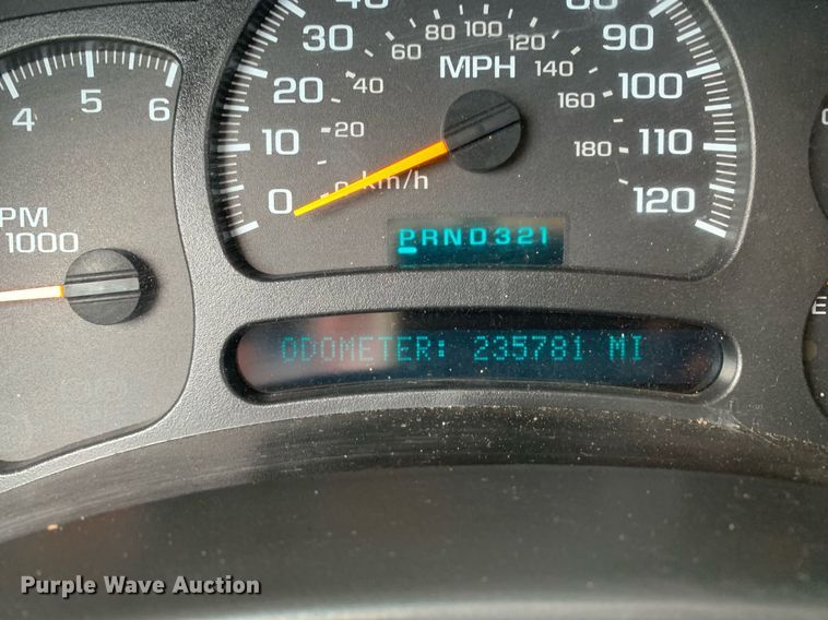 image for item DK7875 2005 Chevrolet Silverado 2500HD  flatbed pickup truck