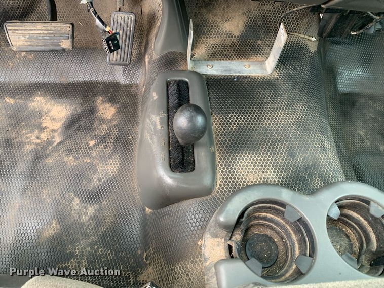 image for item DK7875 2005 Chevrolet Silverado 2500HD  flatbed pickup truck