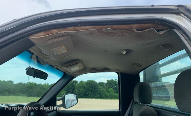 image for item DK7875 2005 Chevrolet Silverado 2500HD  flatbed pickup truck