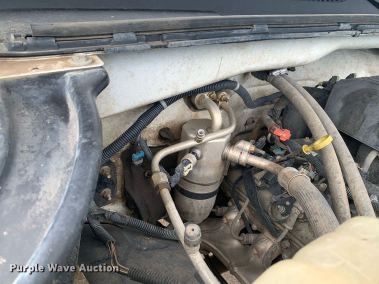 image for item DK7875 2005 Chevrolet Silverado 2500HD  flatbed pickup truck