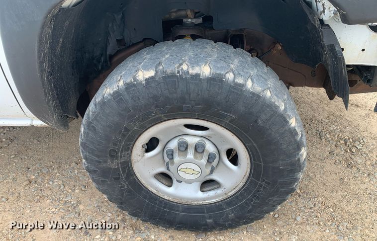 image for item DK7875 2005 Chevrolet Silverado 2500HD  flatbed pickup truck