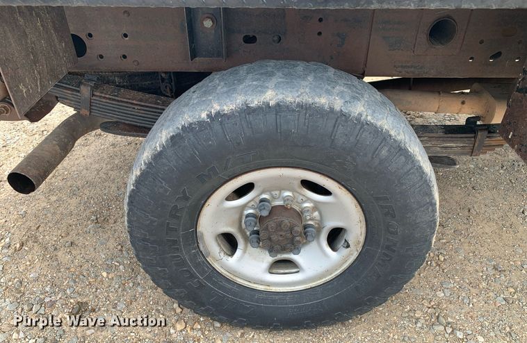 image for item DK7875 2005 Chevrolet Silverado 2500HD  flatbed pickup truck