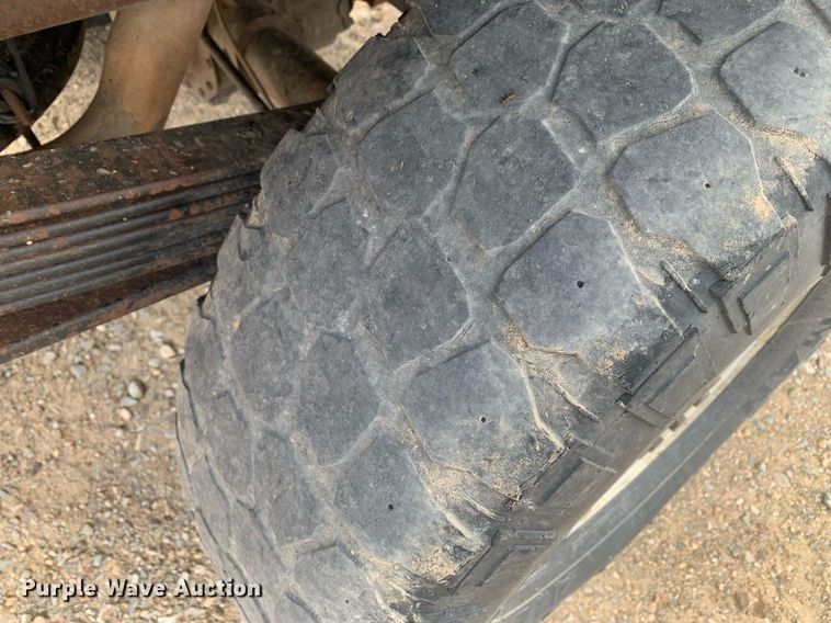 image for item DK7875 2005 Chevrolet Silverado 2500HD  flatbed pickup truck