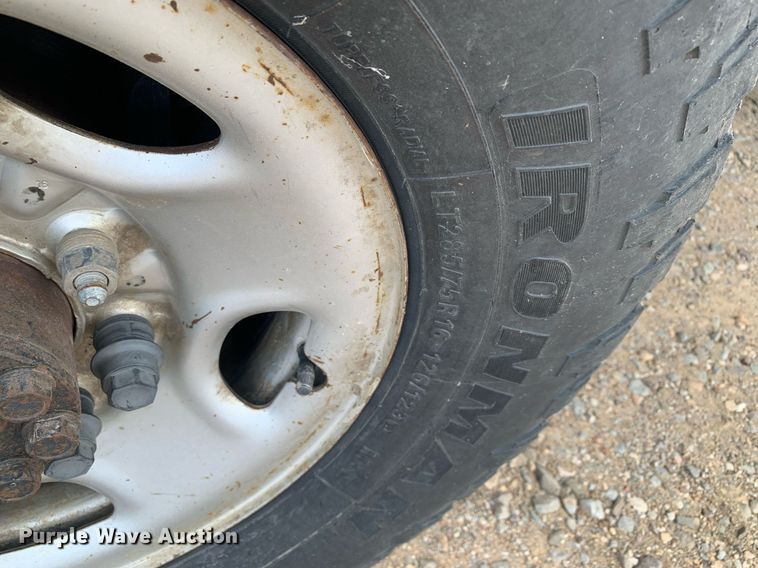 image for item DK7875 2005 Chevrolet Silverado 2500HD  flatbed pickup truck