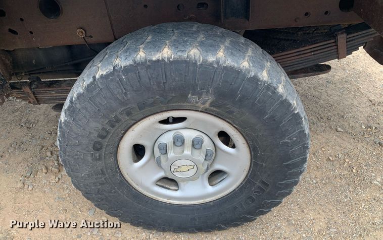 image for item DK7875 2005 Chevrolet Silverado 2500HD  flatbed pickup truck