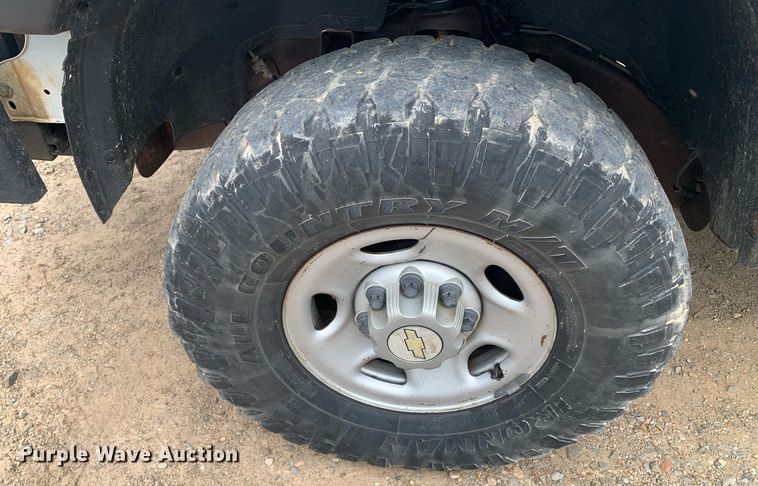 image for item DK7875 2005 Chevrolet Silverado 2500HD  flatbed pickup truck