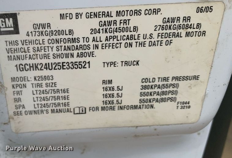 image for item DK7875 2005 Chevrolet Silverado 2500HD  flatbed pickup truck