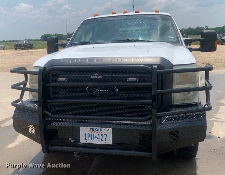 image for item DK7876 2015 Ford F350 Super Duty  Crew Cab flatbed pickup truck