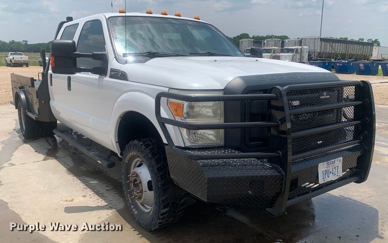 image for item DK7876 2015 Ford F350 Super Duty  Crew Cab flatbed pickup truck