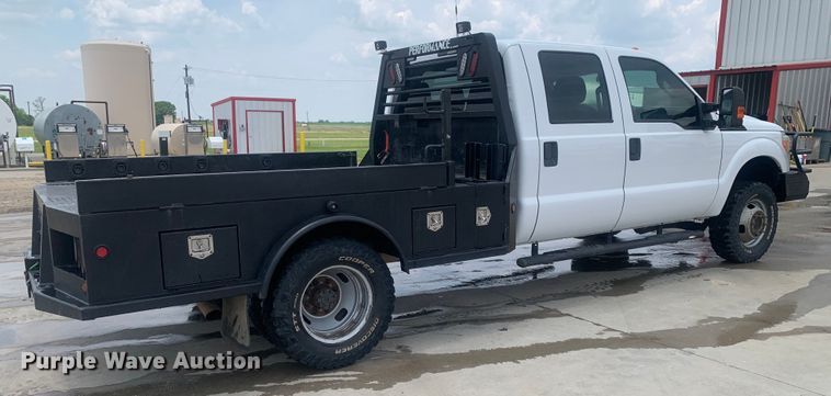image for item DK7876 2015 Ford F350 Super Duty  Crew Cab flatbed pickup truck